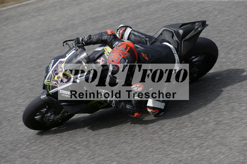 /10 20.04.2026  Pluess Moto Sport ADR/Freies Fahren/33
